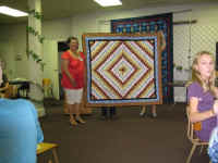 Quilt guild June pictures 007.jpg (116659 bytes)